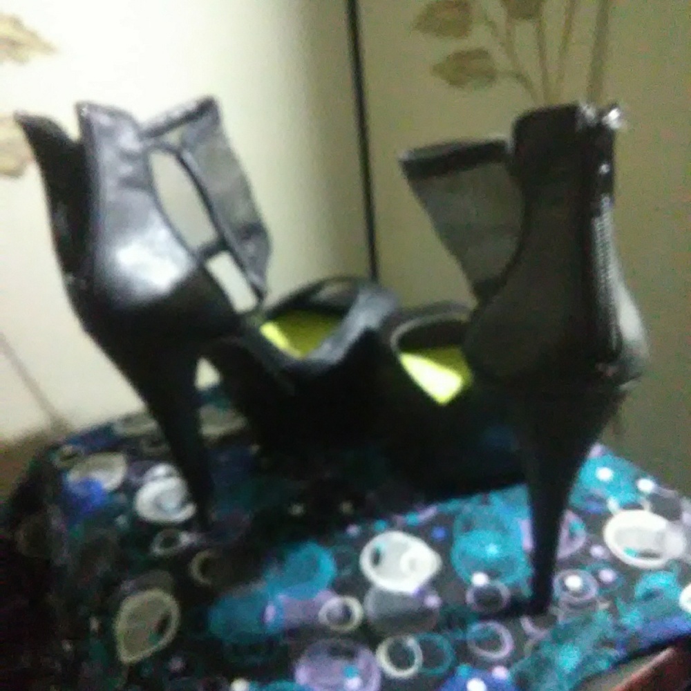 Shoes - Picture 2 of 2
